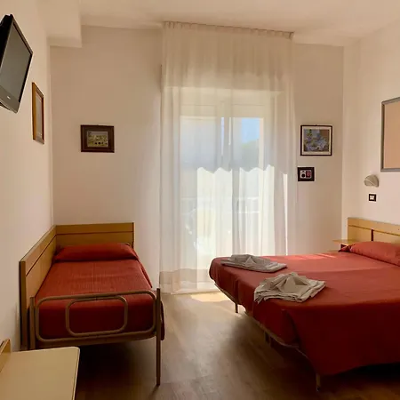 Tre Grazie Hotell 3*